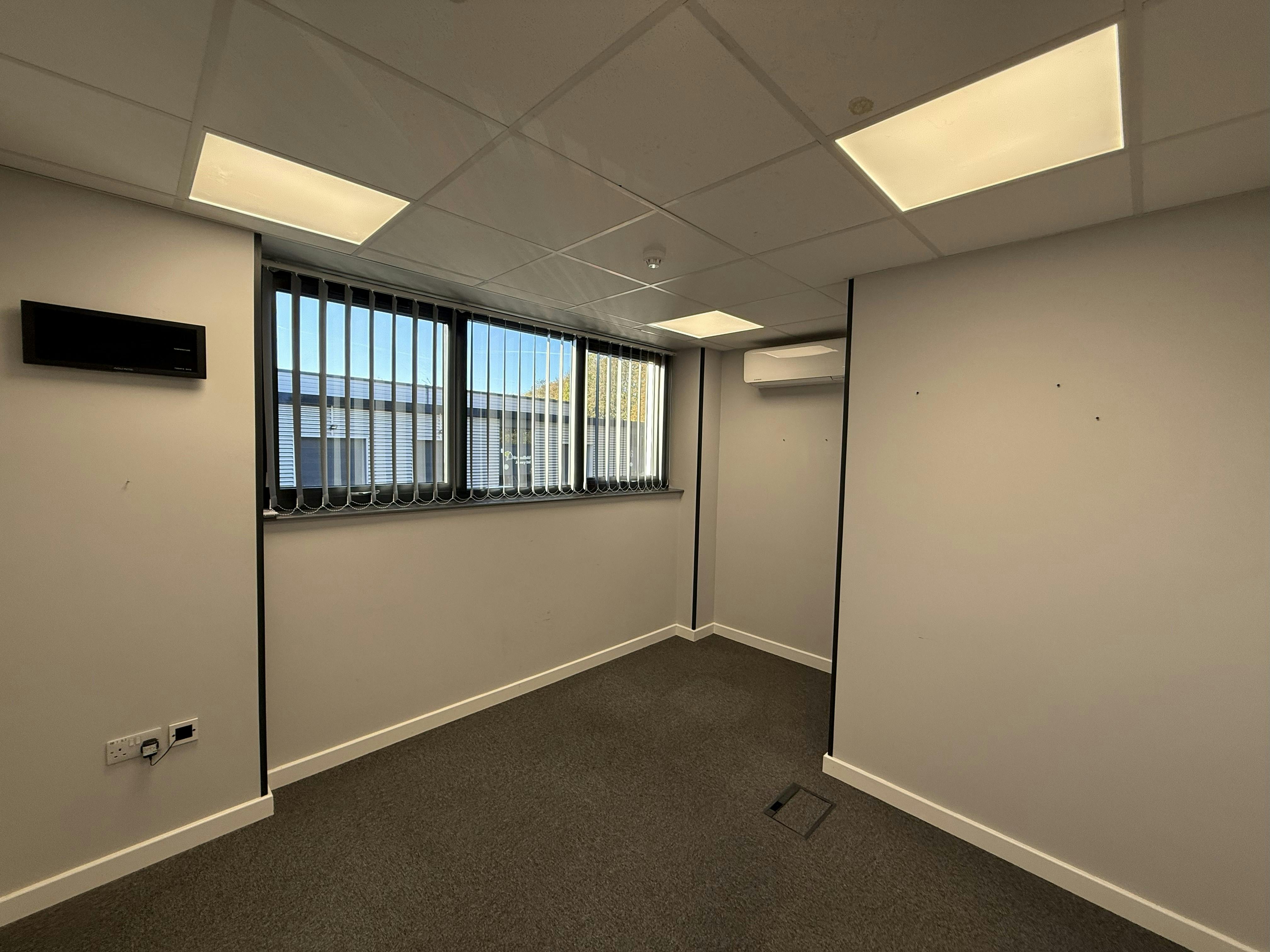 Unit 4, Doncaster — image 8