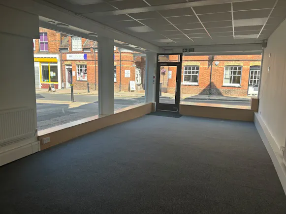 10-12 Denmark Street, Wokingham, Offices / Retail To Let - 11.jpg