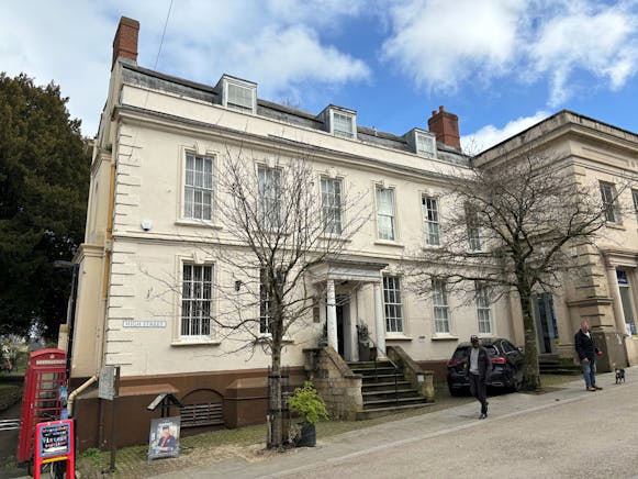 1 High Street, Stroud, Office To Let / For Sale - Ext.jpg