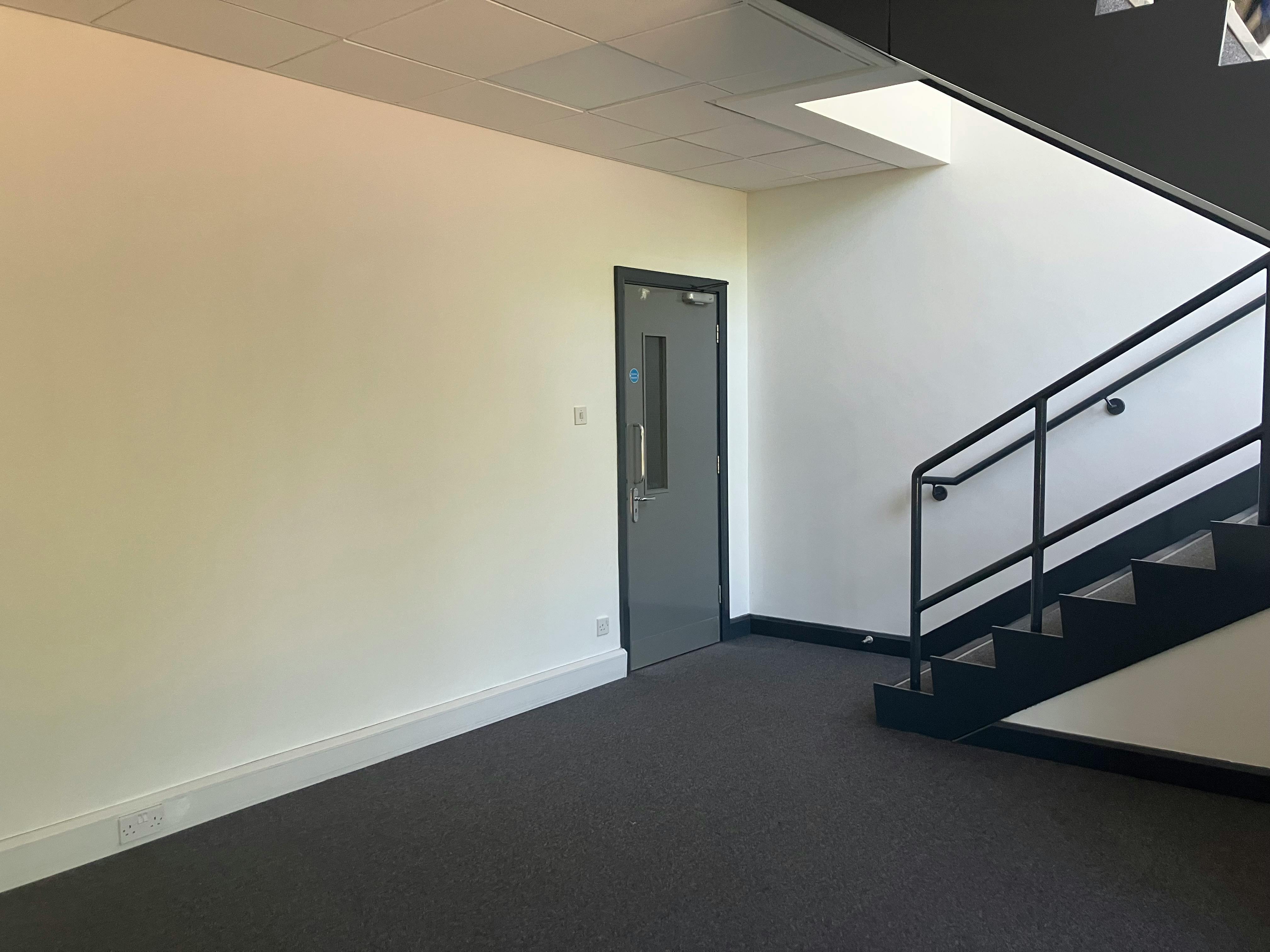 Industrial Unit in Worcester - photo 3