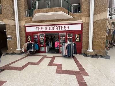 5 Market Place, Burgess Hill, Retail / High Street Retail / Retail - In Town / Shopping Centre To Let - IMG_9471.jpeg