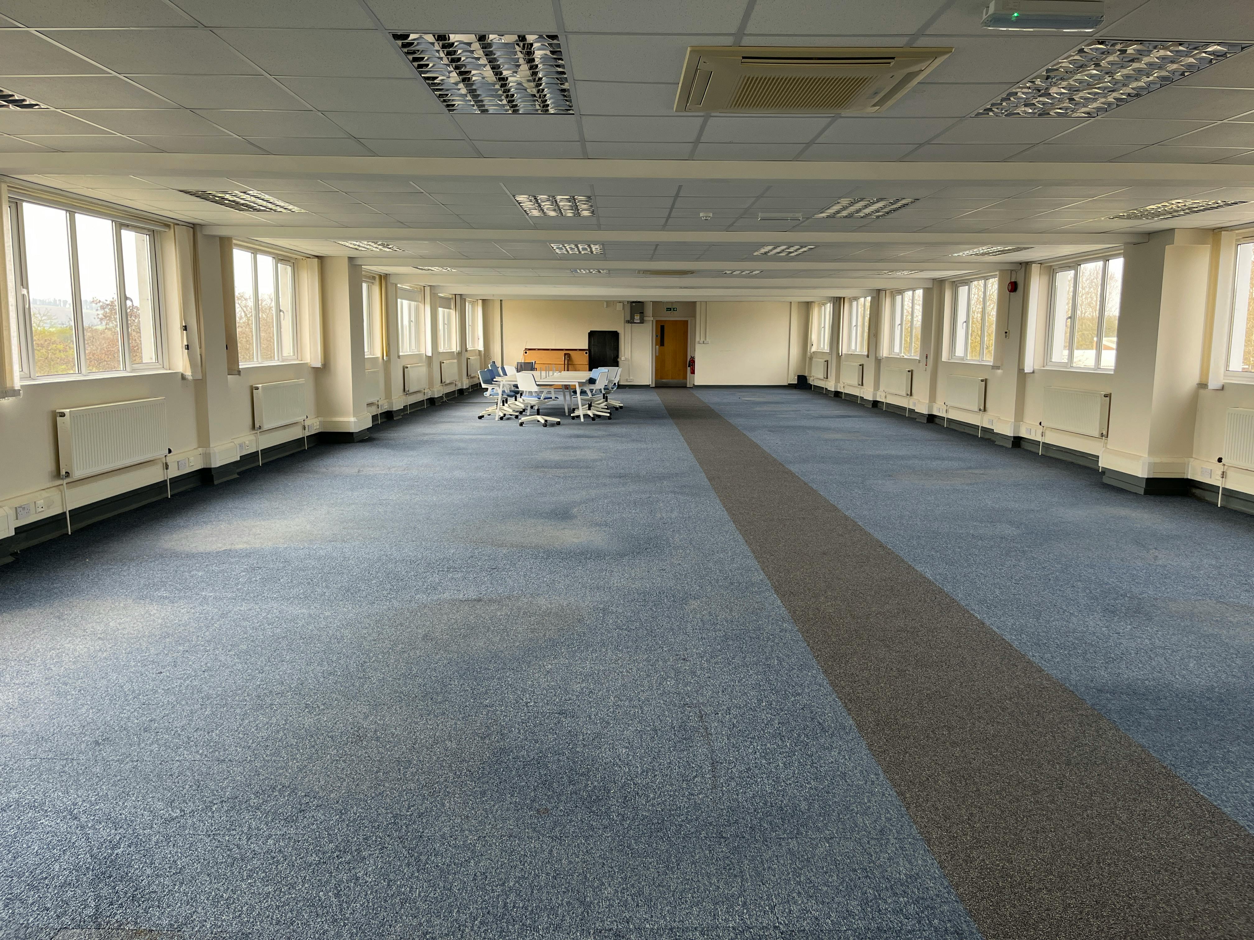 First Floor Offices, Building 330, Aylesbury, Offices / Offices To Let - 20250325_104124684_iOS.jpg
