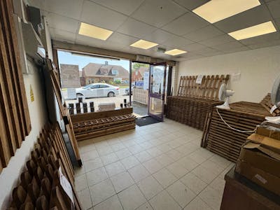 87 Rayleigh Road, Leigh-on-Sea, Retail To Let - IMG20250428WA0040.jpg