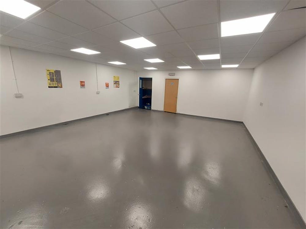Unit E, Lochlands Industrial Estate - Unit E Lochlands   offfice.jpg