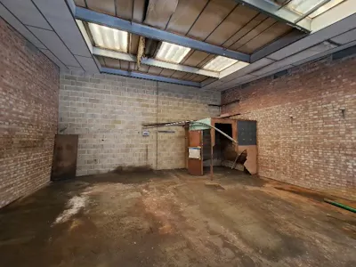 Unit B, Woking, Industrial / Warehouse To Let - Unit B Poole Rd 3.jpg