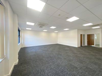 3 Queen's Square, Ascot, Office To Let / For Sale - IMG_0625.jpg