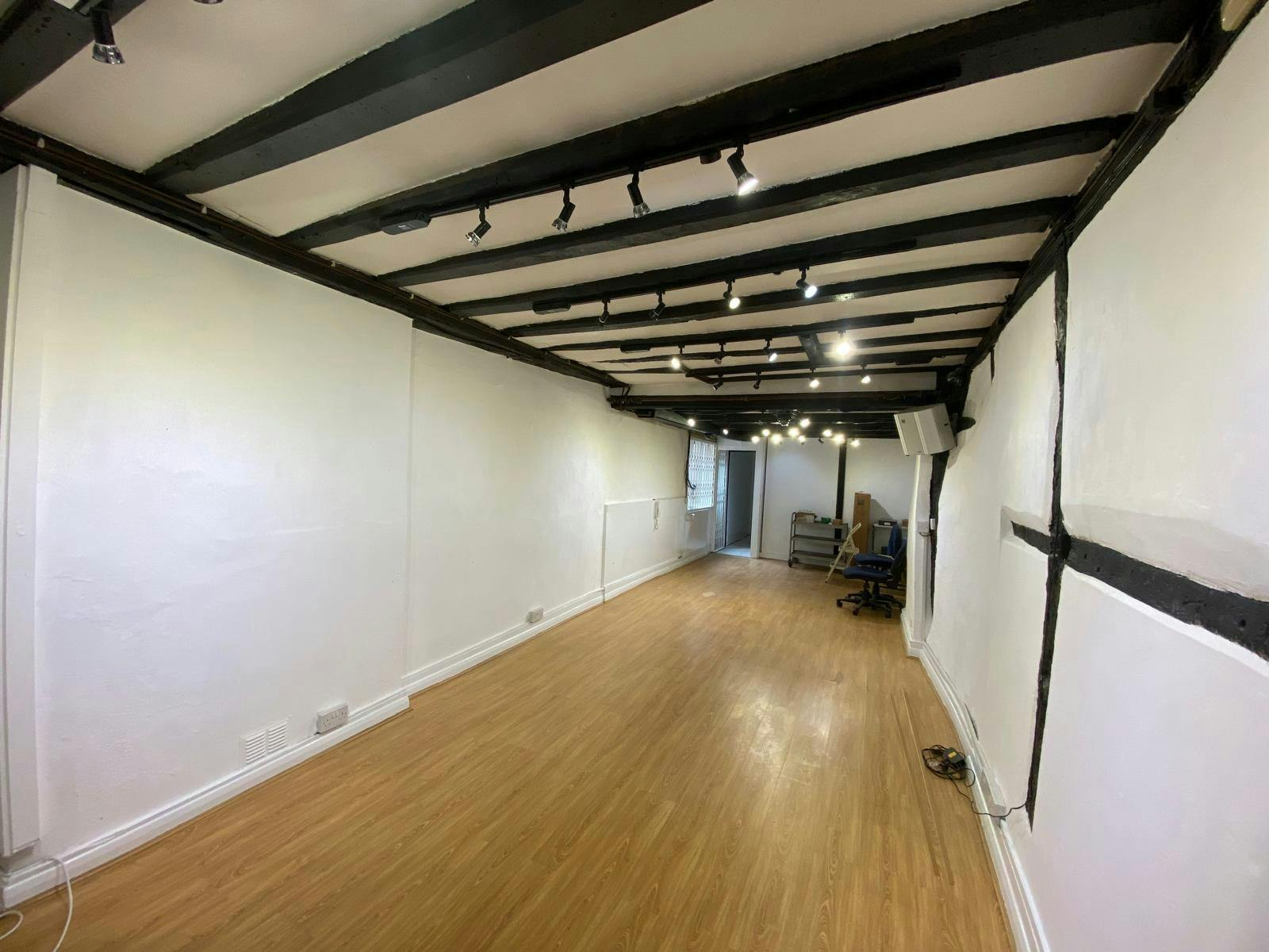 28C Downing Street, Farnham, Retail To Let - f60d6d881aae468c8c5108717784742b.JPG