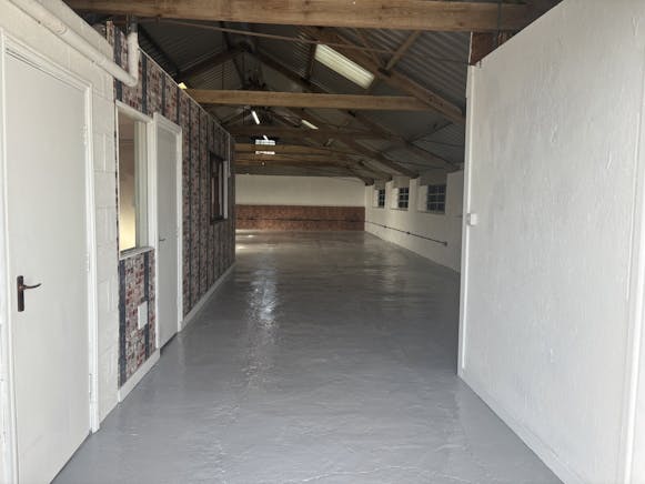 4 Pinkneys Farm, Maidenhead, Industrial To Let - IMG_7534.JPEG