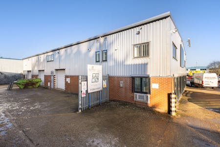 Showroom / Warehouse unit, 4-12 Kempson Close, Aylesbury, E (Commercial / Business / Service) / Industrial / Retail To Let - 101955_4-12-Kempson-Close-Gatehouse-Way (41).jpg