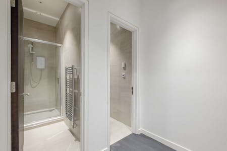 3 Moorgate Place, London, Office To Let - Showers