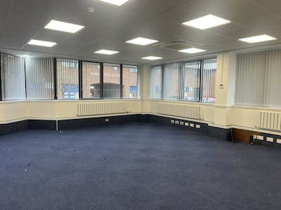Trenchard House, High Wycombe, Office To Let - 20260211_092801281_iOS.jpg