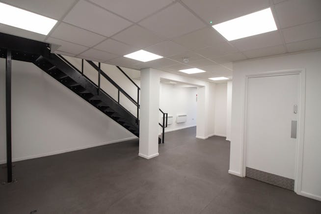 Unit 8, Barratt Way Industrial Estate, Harrow, Industrial / Warehouse To Let - 3.jpg