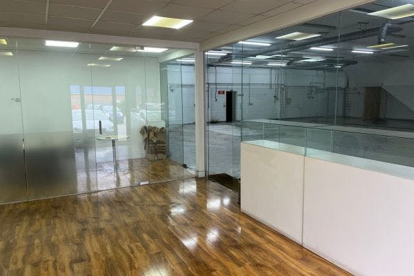 Industrial Unit in Hainault - photo 3