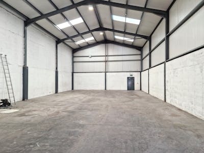 Unit 6, Sarsfield Court Industrial Estate, Glanmire, Industrial To Let - internal 3.jpg