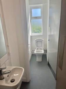 2 Liddall Way, West Drayton, Warehouse To Let - 2 Liddall - WC.jpg