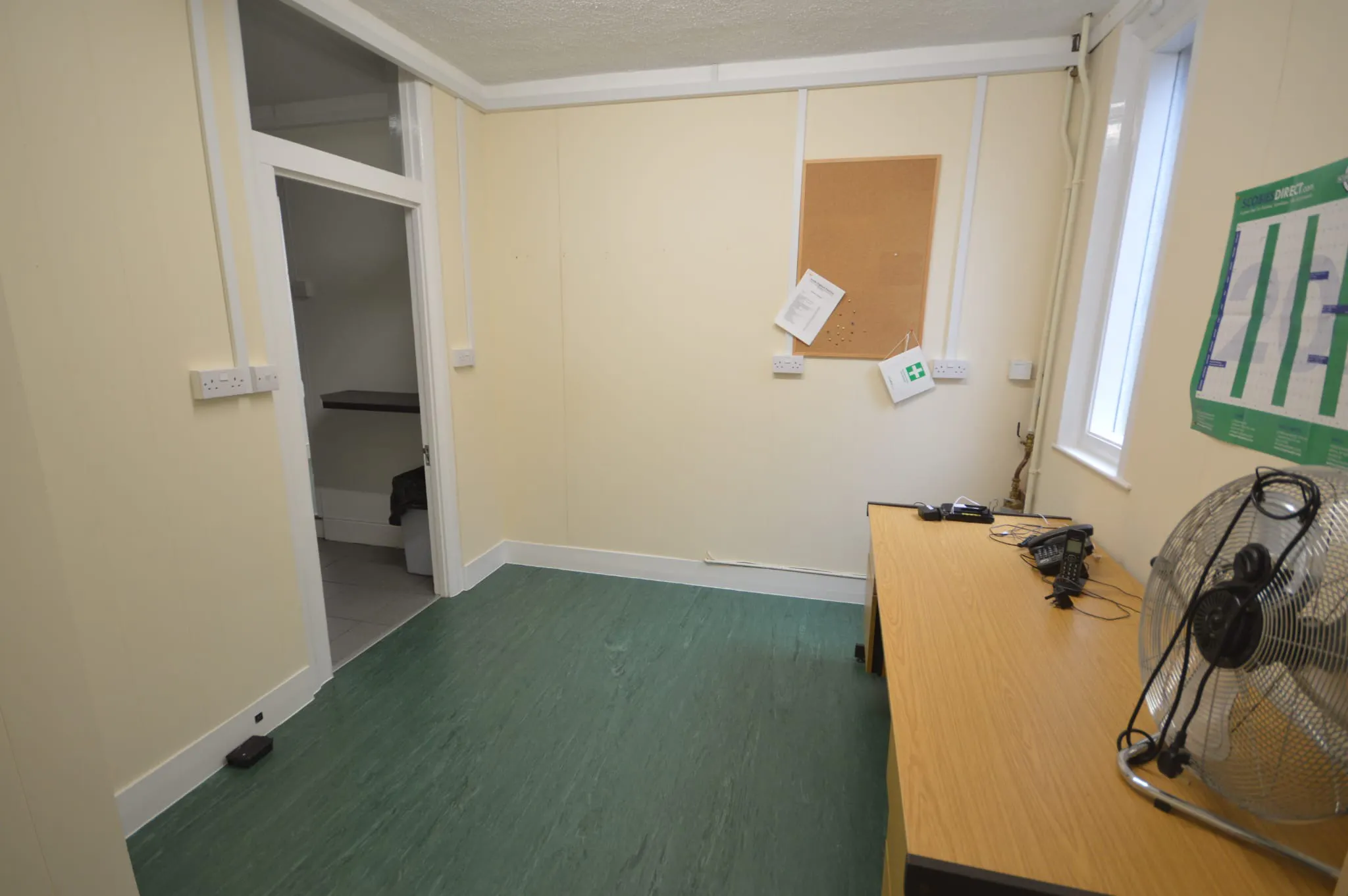 6 Hampton Terrace, Hindhead, Other / Other / Offices / Other / Retail To Let - 9eda5cfd-ac5b-4f9e-abab-366a4bf716ad.JPG