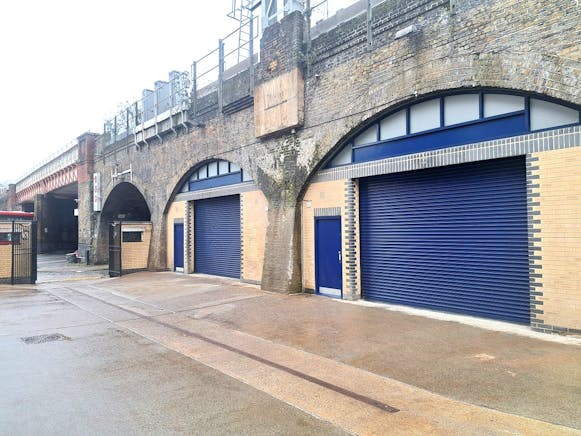 Arch 171-172 Sail Street, Waterloo, Waterloo, Industrial / Offices To Let - Rear yard - 2 arches.jpg