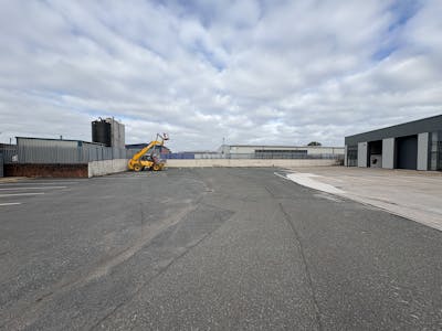 Units 18-20, Severnside Trading Estate, Textilose Road, Manchester, Industrial To Let - IMG_0888.JPG