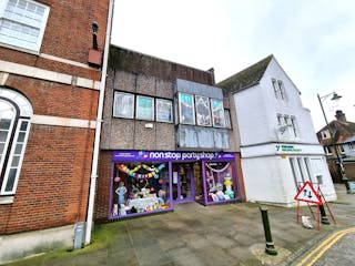 3 Carfax, Horsham, Retail To Let - 20240313_111031.jpg