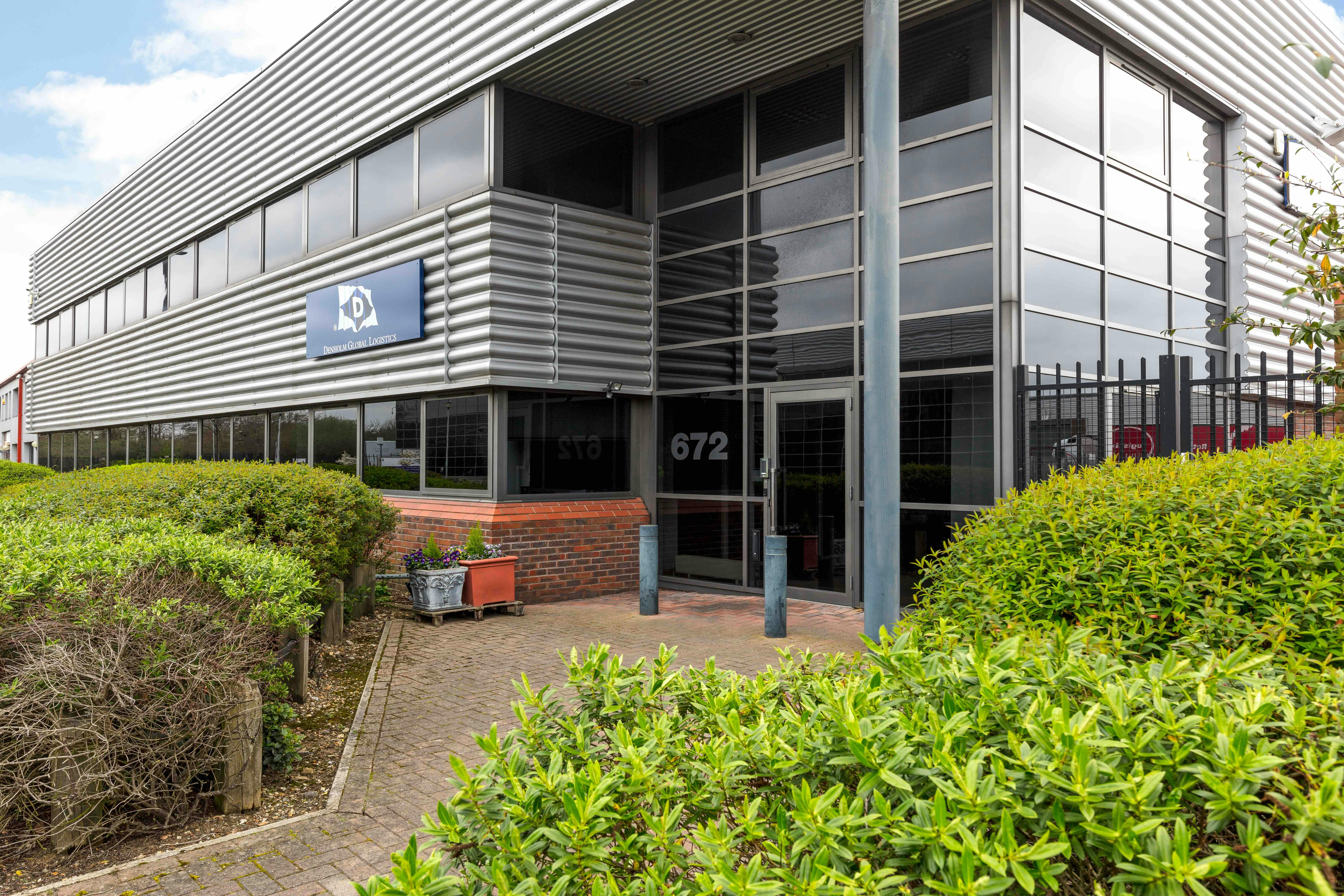Unit 672, Spur Road, Feltham, Industrial To Let - 2019Unit 672 Spur Road  NFTE1426.jpeg