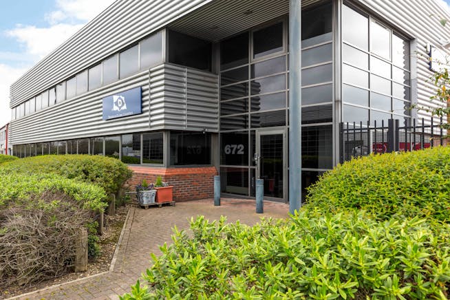 Unit 672, Spur Road, Feltham, Industrial To Let - 2019Unit 672 Spur Road  NFTE1426.jpeg