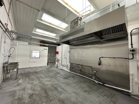 Unit 30 Swan Industrial Estate, Rosemary Road, Wimbledon, Industrial To Let - 20260204_120806775_iOS.jpg