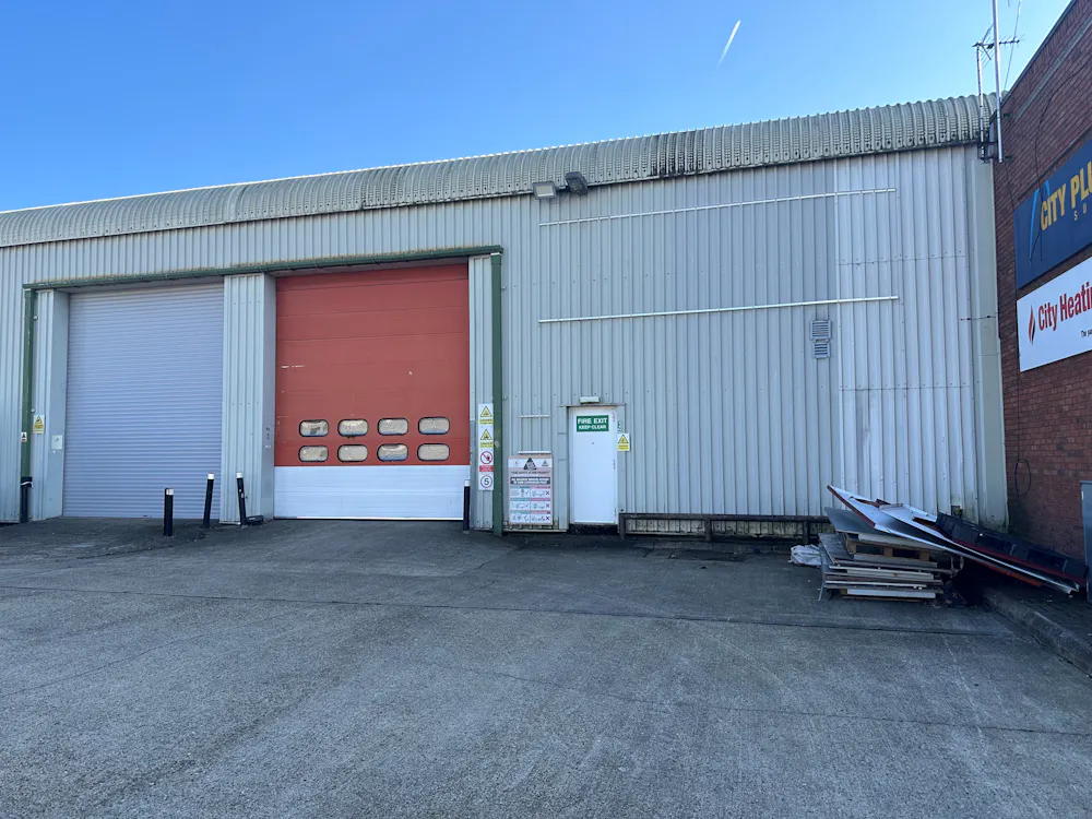 4 Great Cambridge Industrial Estate - Roller Shutter.jpg