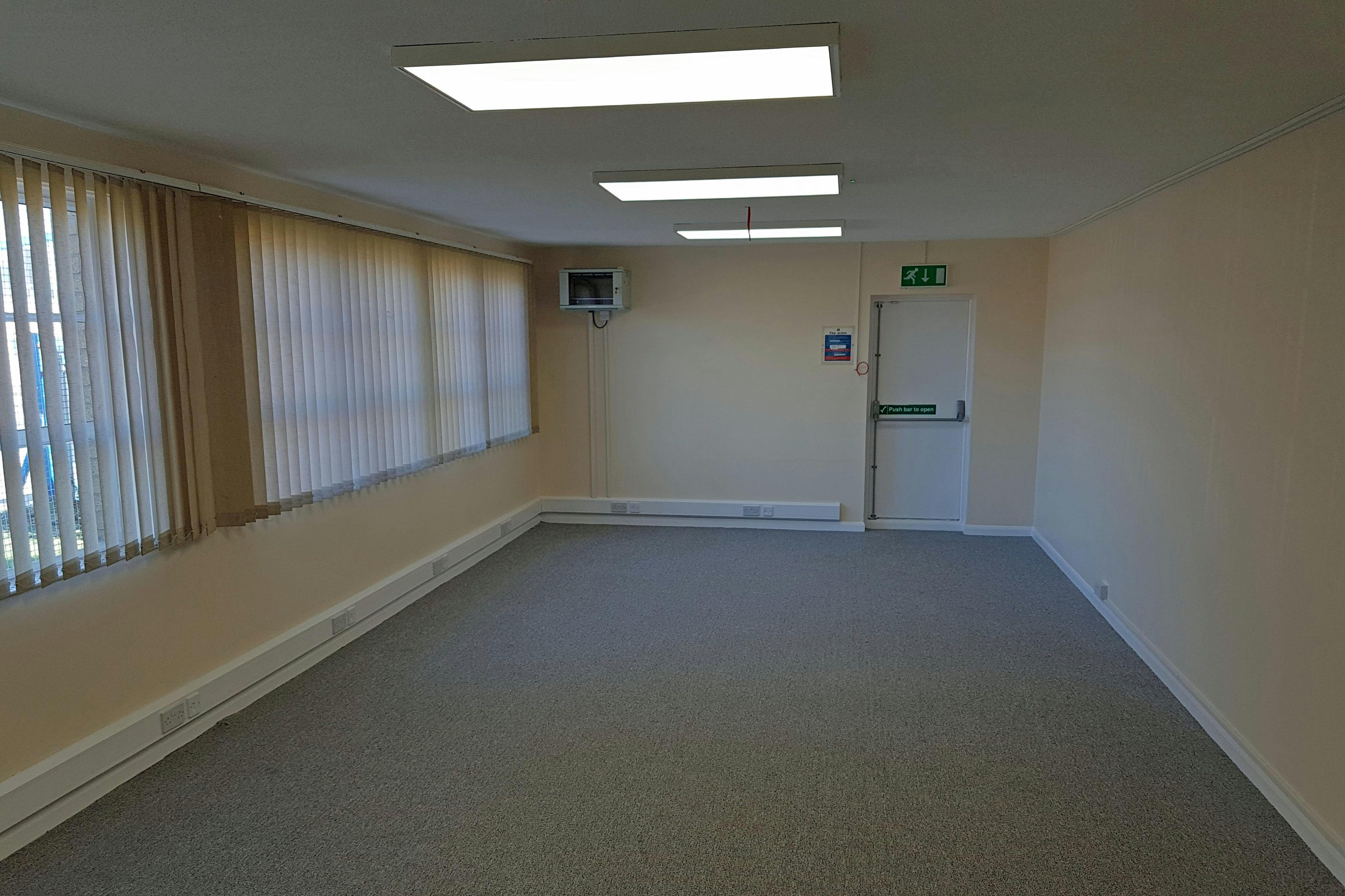 Office in Sheerness - photo 4
