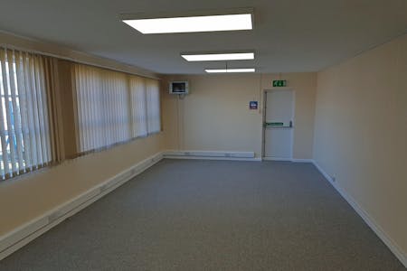 Offices Britannia Estate, New Road, Sheerness, Office To Let - 20180703_092859.jpg