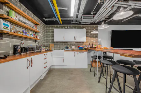 Ground Floor, 3-11 Eyre Street Hill, Clerkenwell, Office To Let - kitchen.jpg