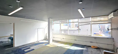 Unit 2, Lyndean Industrial Estate, London, Industrial To Let - 20260408_154618 - Edited.jpg