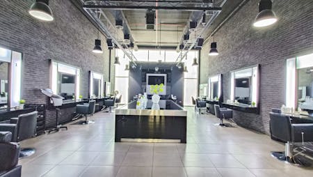 Segaya Plaza Retail for Saloon, Segaya, Manama, Retail To Let - 13.jpg