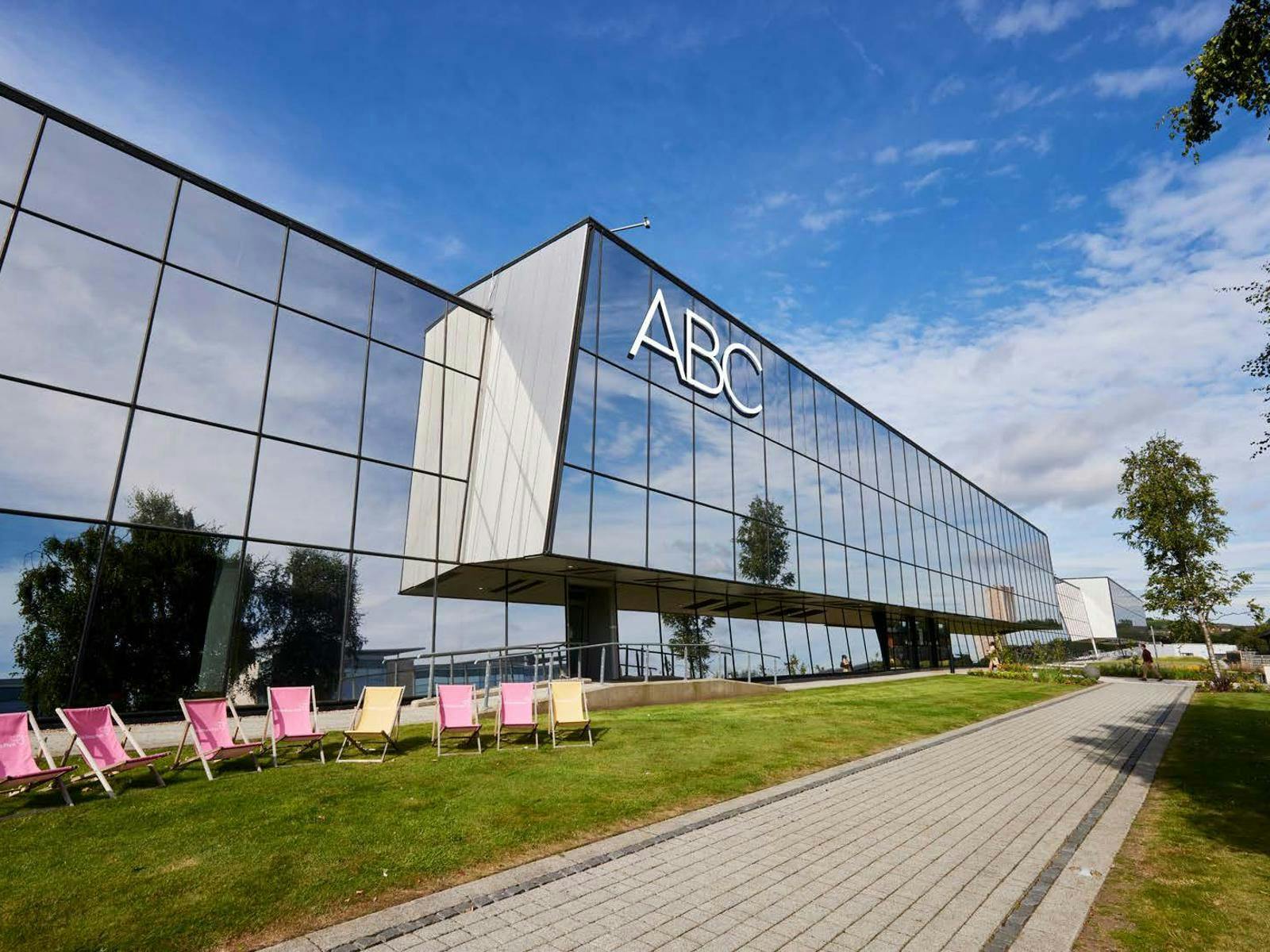 2 Work, White Rose Park, Arlington Business Centre, White Rose Park, Millshaw Park Ln, Leeds, LS11 0NE