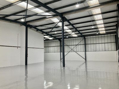 Unit 9 & 10  Airlinks Industrial Estate, Heston, Heathrow, Industrial / Warehouse To Let - 9-10 Airlinks Warehouse 1 (4).jpg