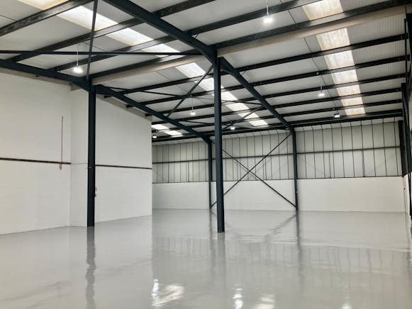Unit 9 & 10  Airlinks Industrial Estate, Heston, Heathrow To Let - 9-10 Airlinks Warehouse 1 (4).jpg