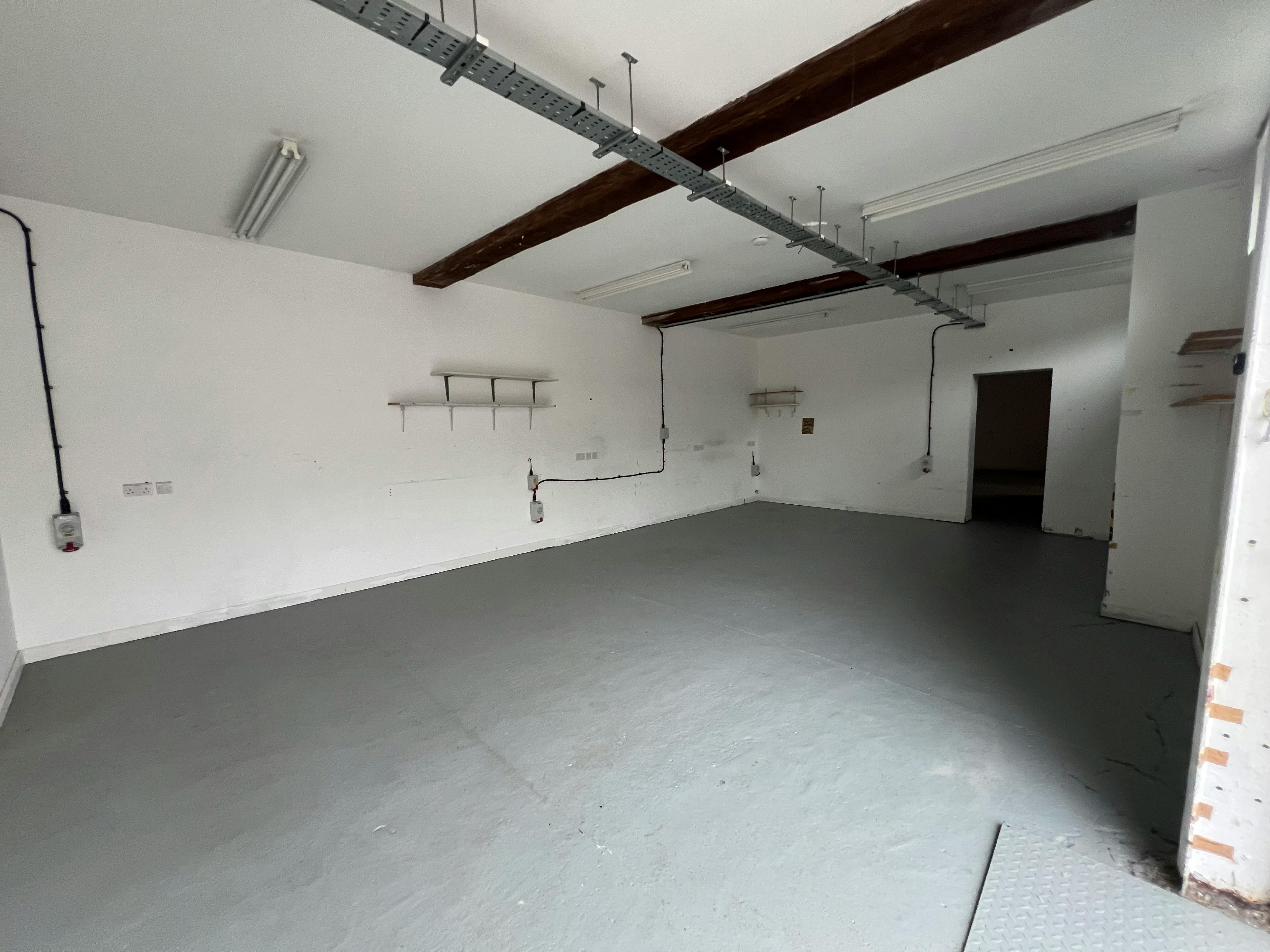 37 Bishopric, Horsham, Industrial / Office To Let - IMG_9397.jpeg