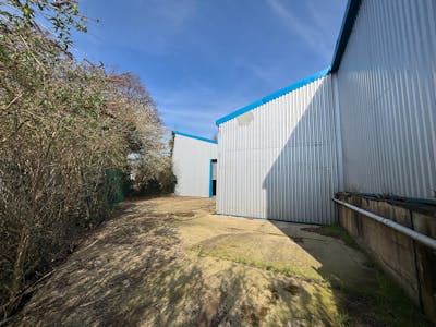 Unit E, Pantglas Industrial Estate, Caerphilly, Industrial To Let - IMG_7173.jpeg