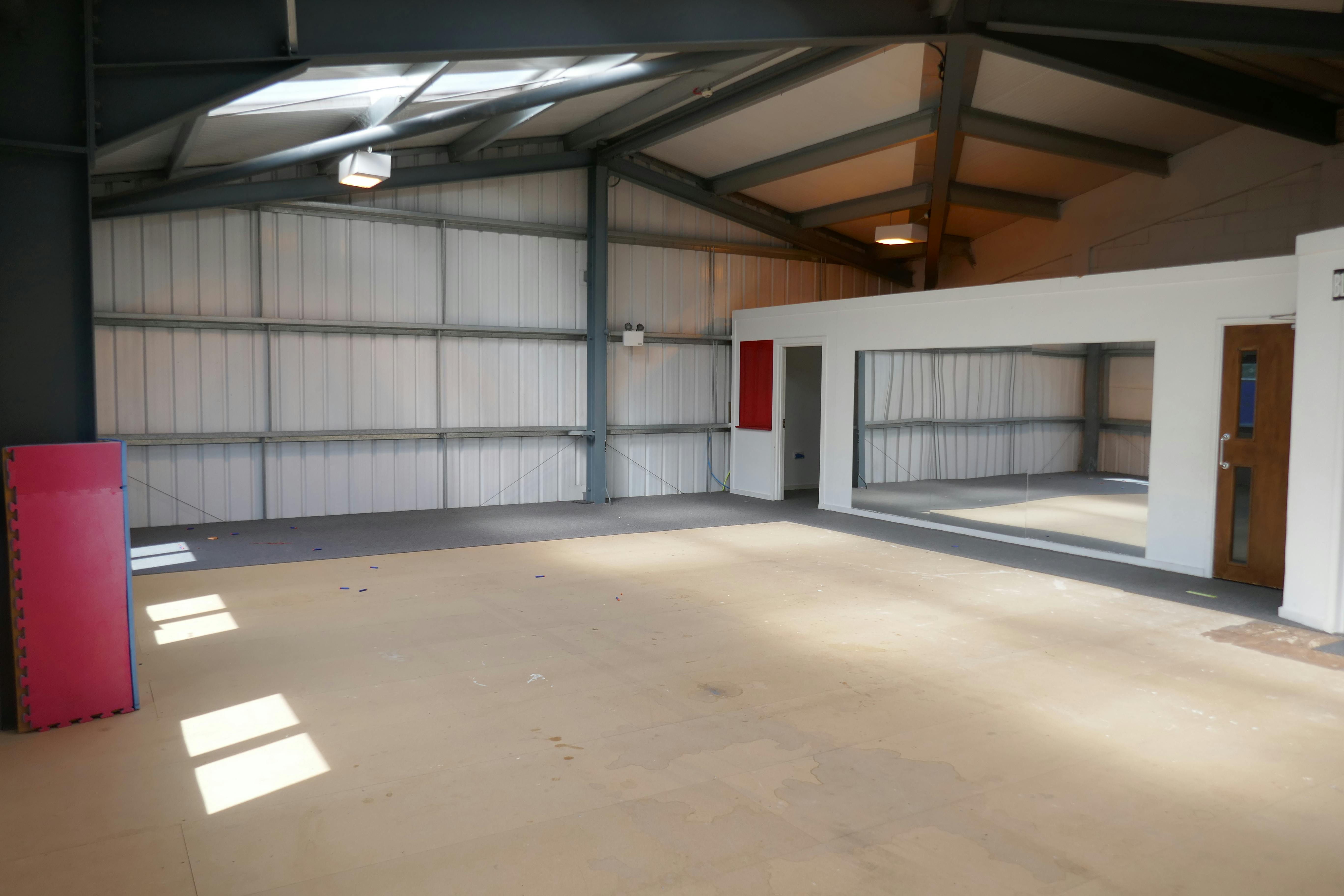 8 Orbital Business Centre, Waltham Abbey, Industrial To Let - P1050786.JPG