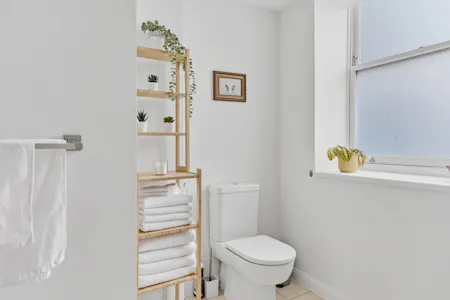 Borough High Street, London, Residential Flat To Let - Bathroom