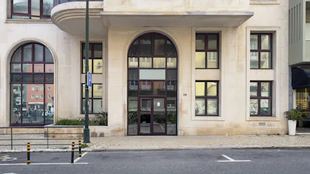 FdV 38, Rua Filipa de Vilhena 38, Lisboa, Office To Let / For Sale - Fachada_002.jpg