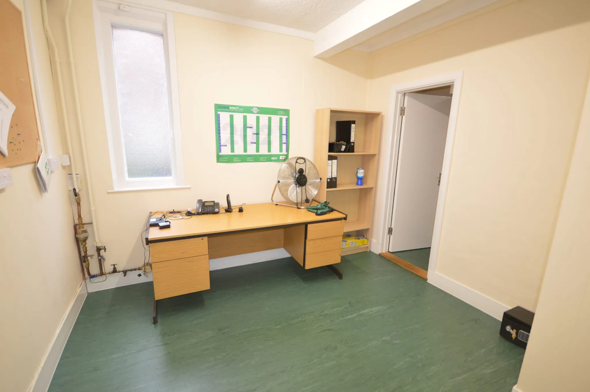 6 Hampton Terrace, Hindhead, Other / Other / Offices / Other / Retail To Let - 6b3b7f00-daa6-4ec2-8646-afd5cfad8e49.JPG