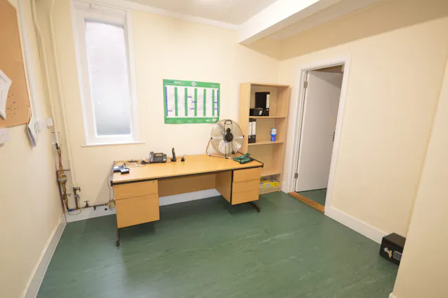 6 Hampton Terrace, Hindhead, Other / Other / Offices / Other / Retail To Let - 6b3b7f00-daa6-4ec2-8646-afd5cfad8e49.JPG