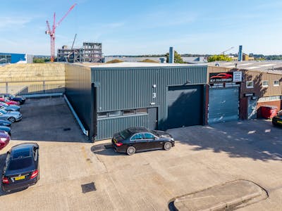 Unit 3, Wellington Park Estate, London, Industrial / Logistics / Trade Counter / Warehouse To Let - Wellington_Park_Ind_Estate210.jpg