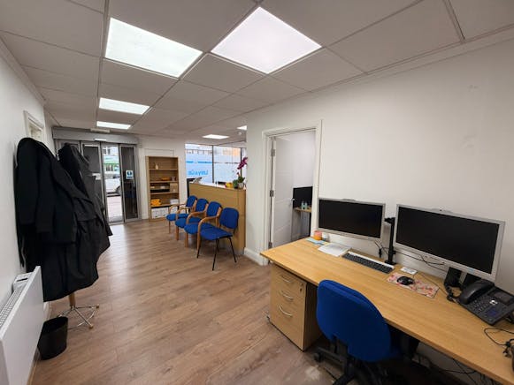 124 London Road, Benfleet, Office / Retail To Let - WhatsApp Image 2026-03-16 at 16.02.32 (3).jpeg