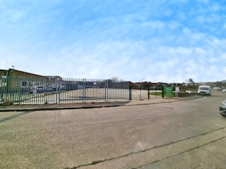 25 Towerfield Road, Shoeburyness To Let - 1c25fe7bpic 202.jpg