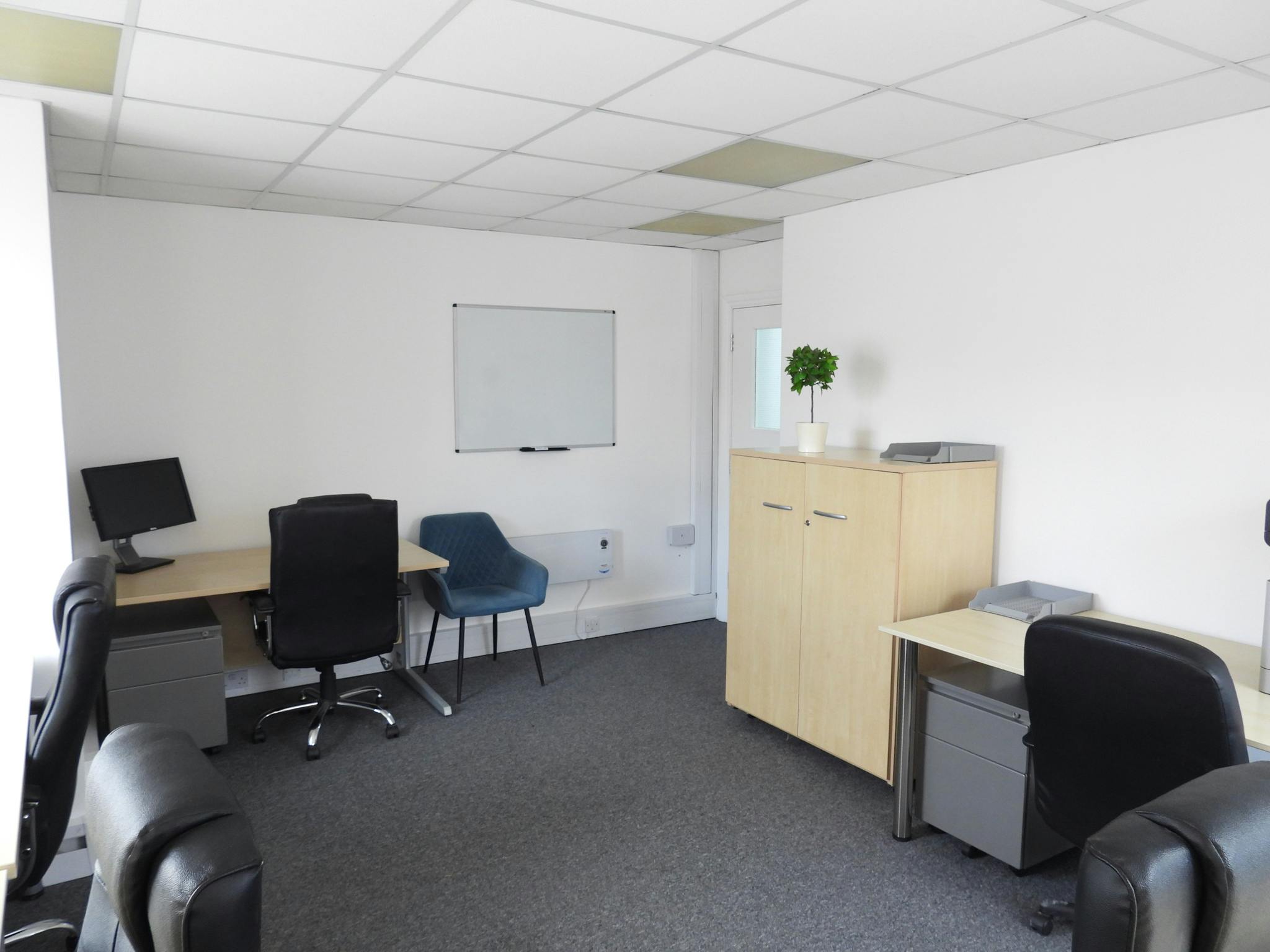 Dorney House Business Centre, 46-48A High Street, Slough, Offices To Let - DH 5 desk.jpg