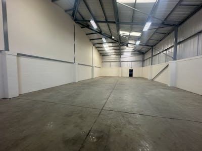 Units 24 & 25 Vale Industrial Estate, Southern Road, Aylesbury, Industrial To Let - IMG_2849.jpeg