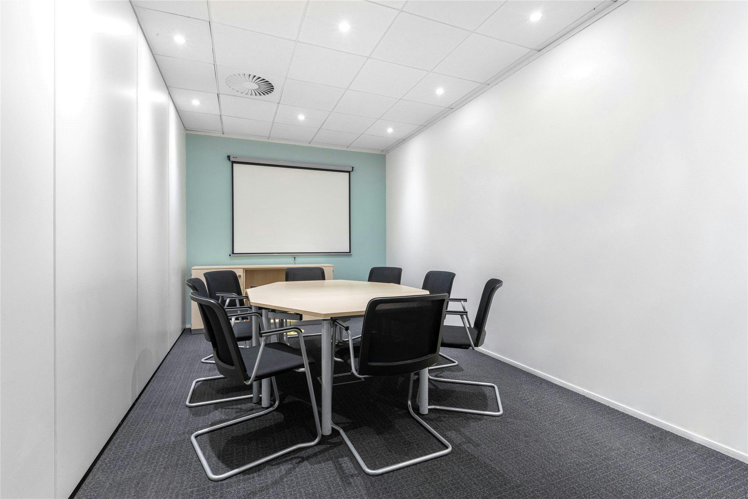 Castle Court, 41 London Road, Reigate, Office To Let / For Sale - meeting room.jpeg