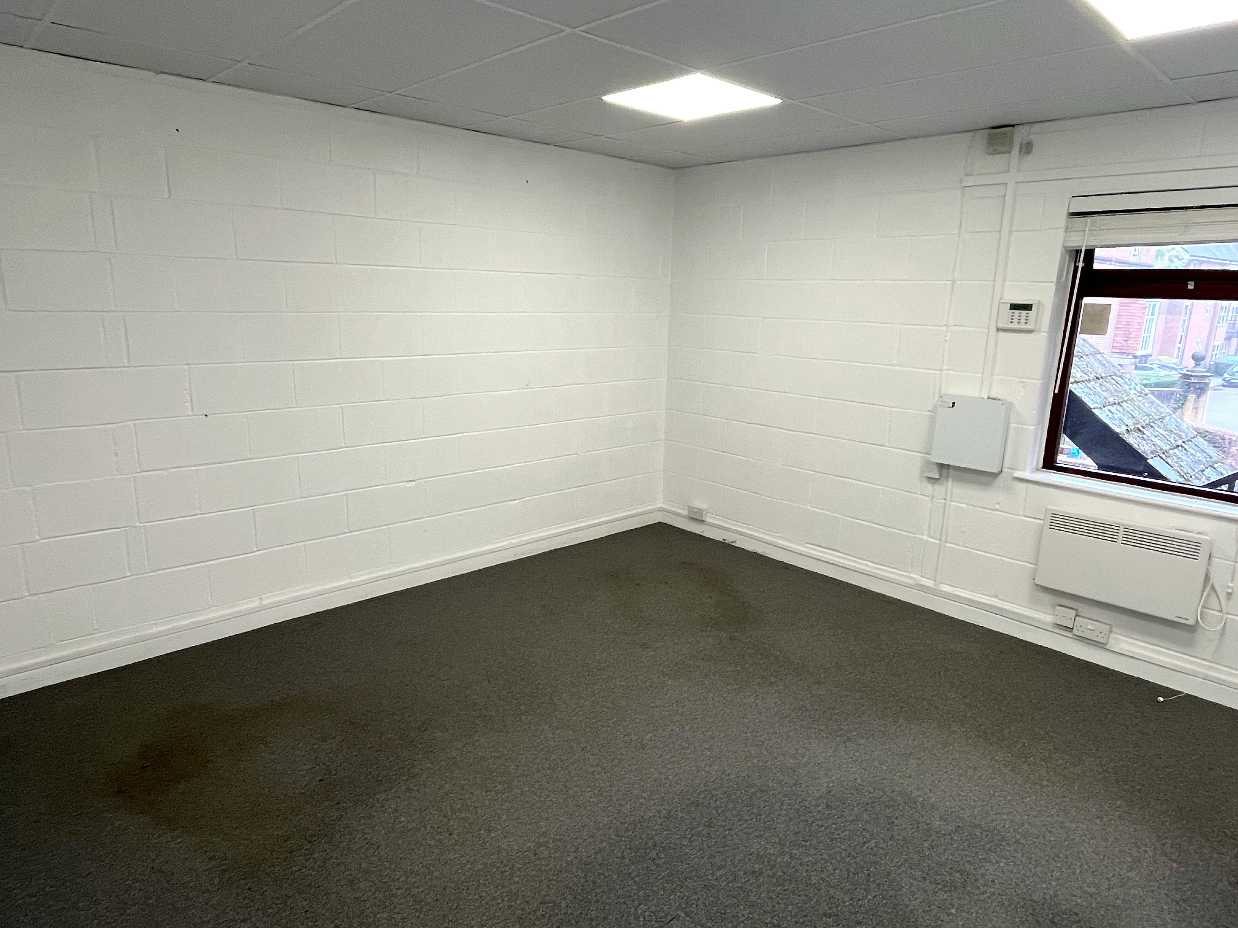 Office in Winchester - photo 3