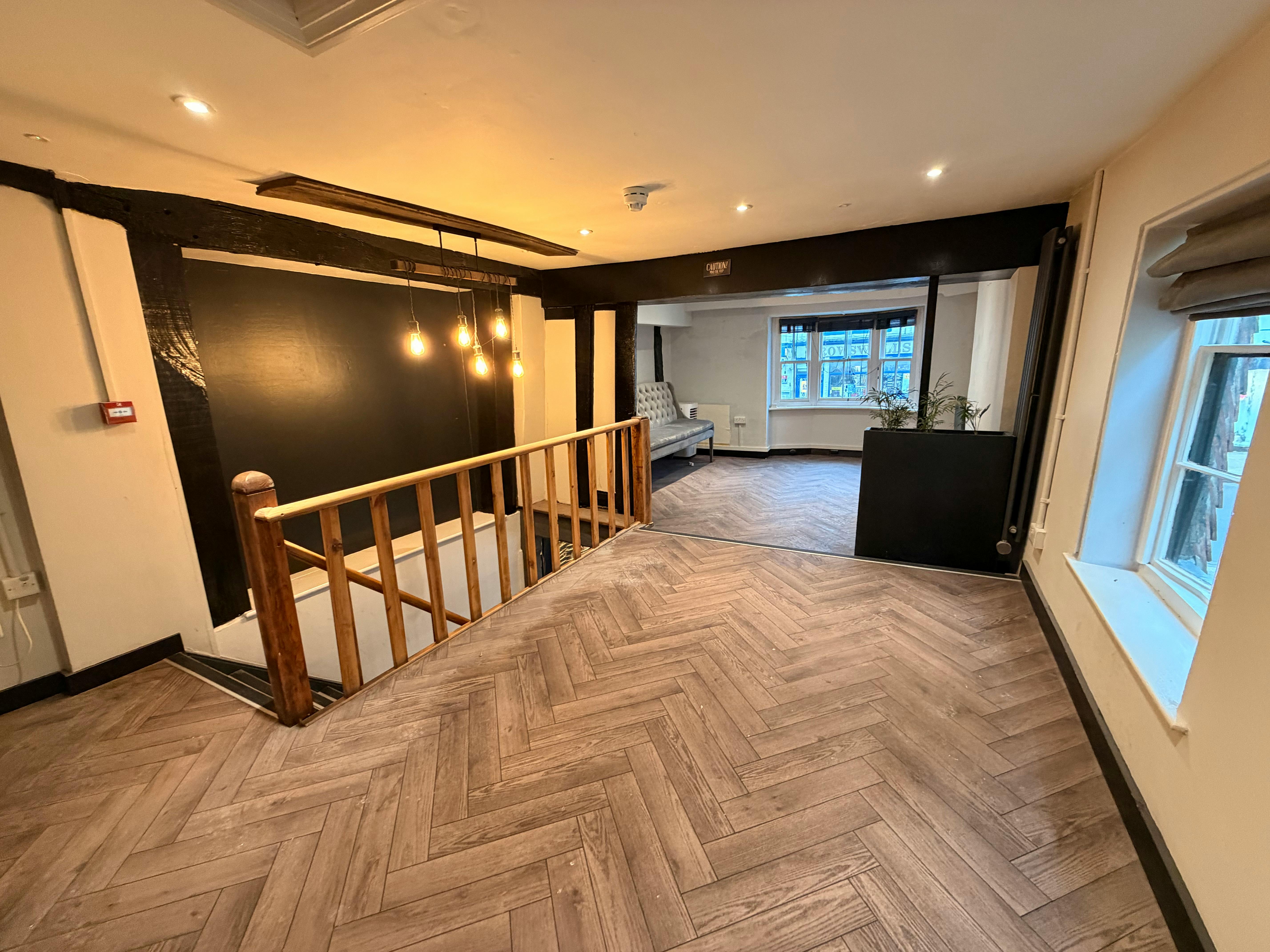 6 High Street, Petersfield, Retail To Let - IMG_2758.jpeg